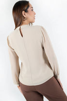 Blusa manga larga con cuello neru