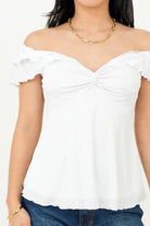Polo off shoulder nudo en escote