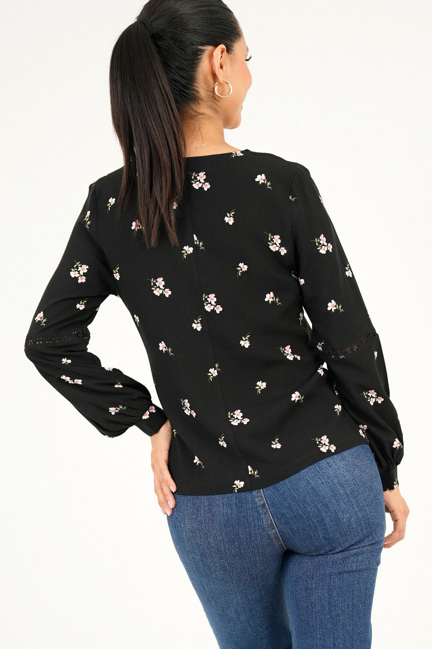Blusa manga larga con corte y bolillo calado