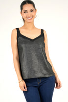 Top Vienna Tiras Anchas con Brillo Escote V
