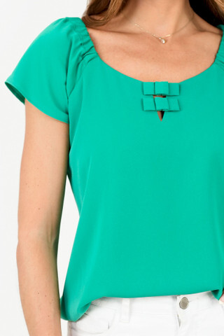 Blusa Manga Corta Seda Poka con Lazos y Abertura en V Blusa Manga Corta Seda Poka con Lazos y Abertura en V