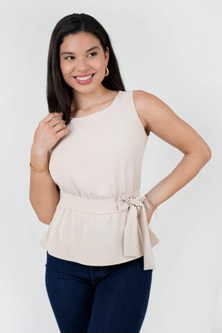 Blusa Seda Escote Ojal con Fajín