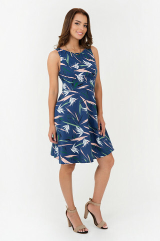 Vestido Corto con Escote Ojal Vestido Corto con Escote Ojal